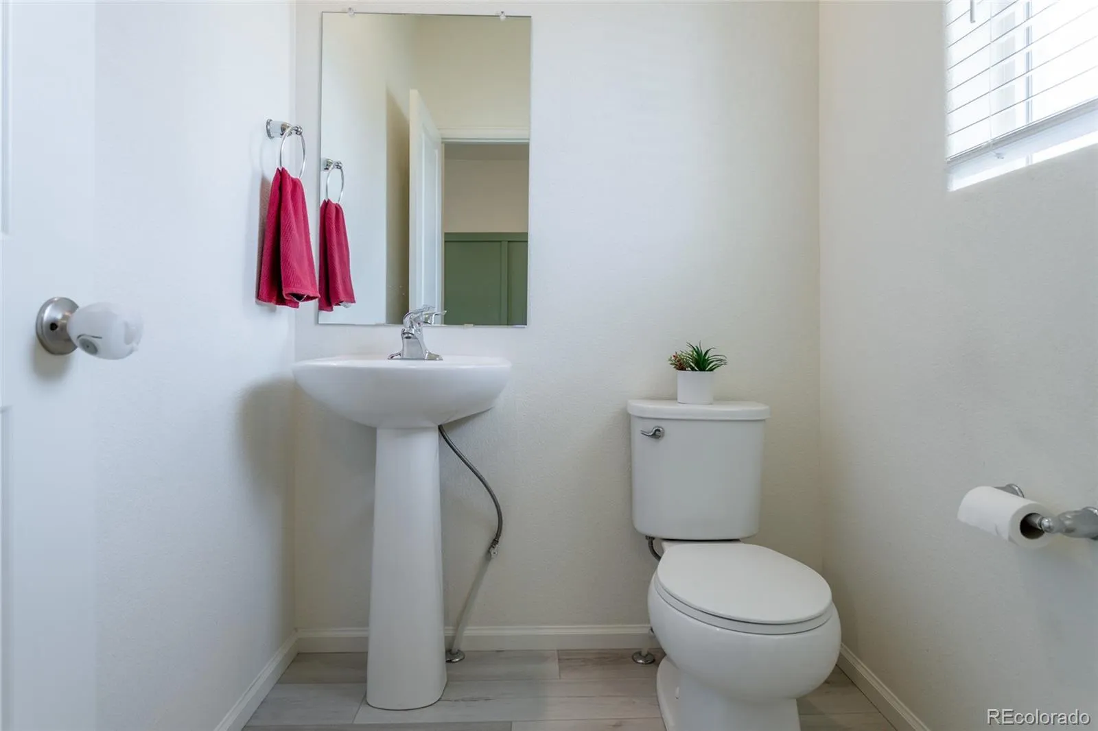 Keenesburg, Colorado 80643, United States, 3 Bedrooms Bedrooms, ,3 BathroomsBathrooms,Residential,Active,121715