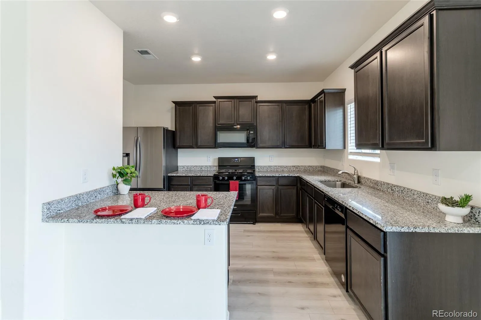 Keenesburg, Colorado 80643, United States, 3 Bedrooms Bedrooms, ,3 BathroomsBathrooms,Residential,Active,121715