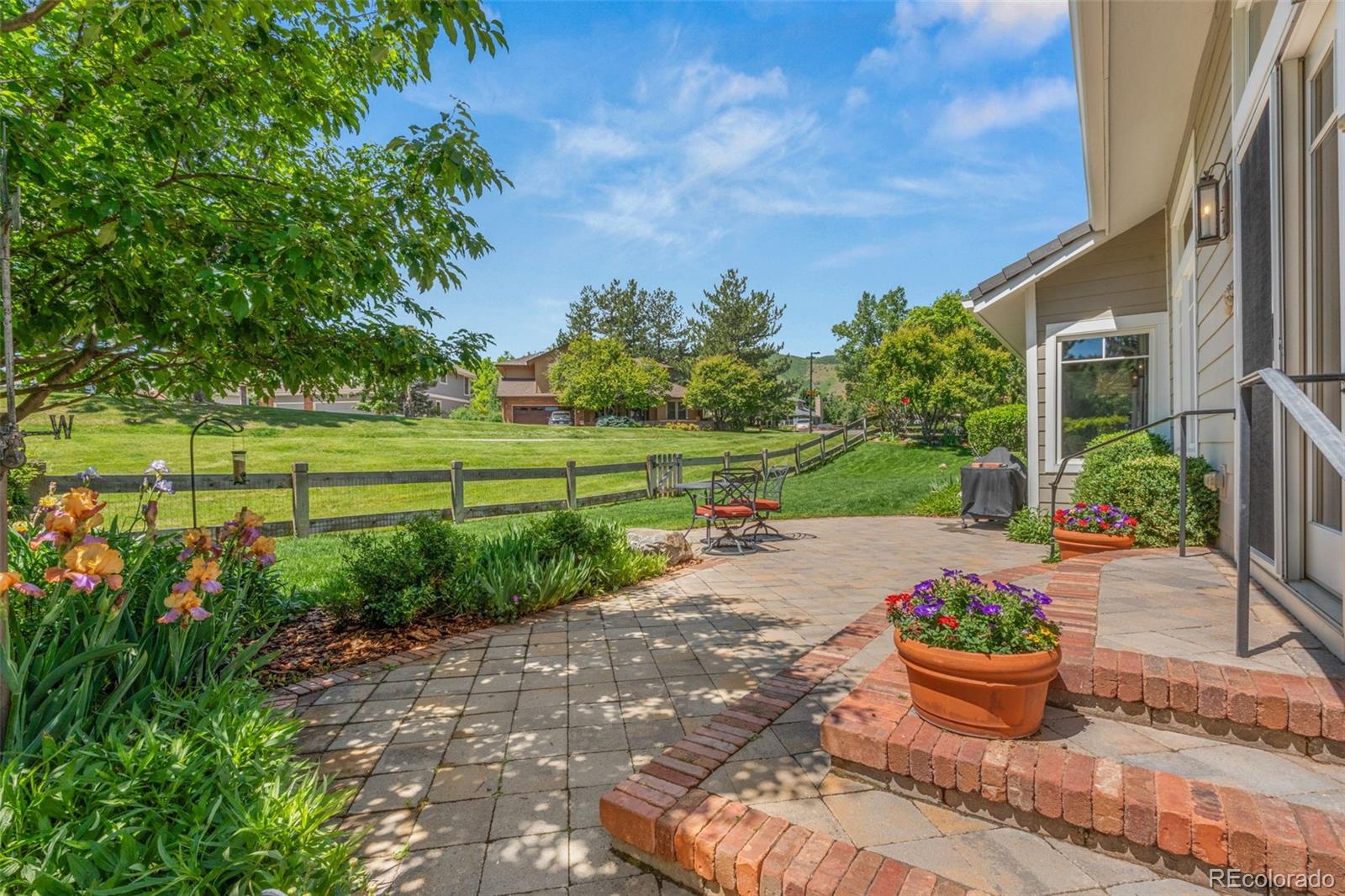 10 Oakmont Lane