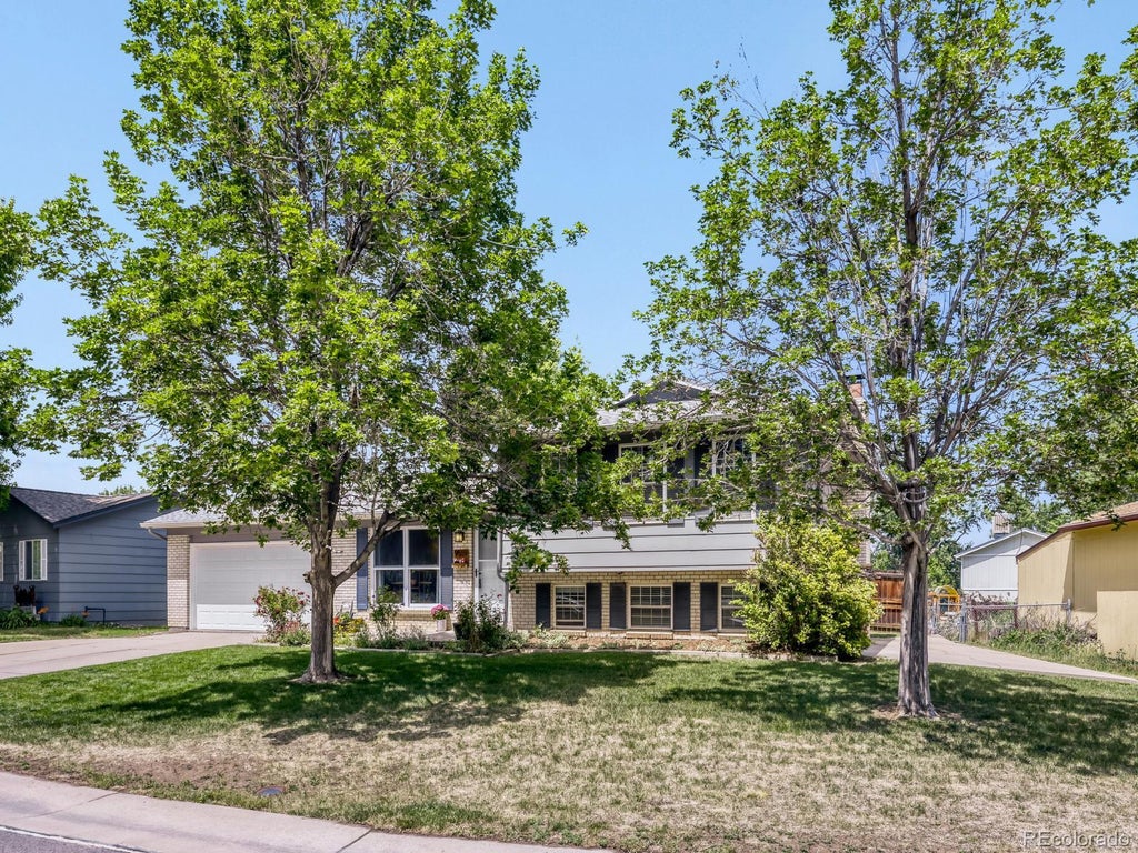 Photo of 9559 W Eureka Place, Lakewood, CO 80227 (MLS # 9132638)