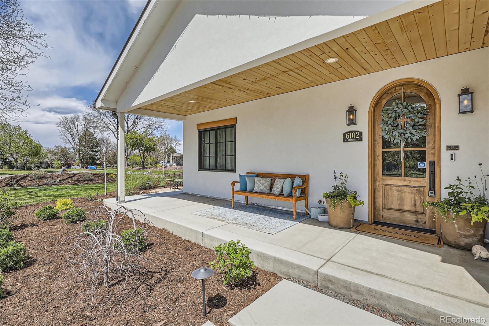 6102 S Aberdeen Street