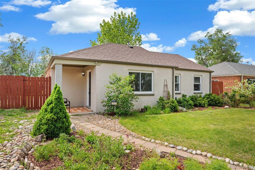 Photo of 2965 Ivy Street, Denver, CO 80207 (MLS # 3327788)