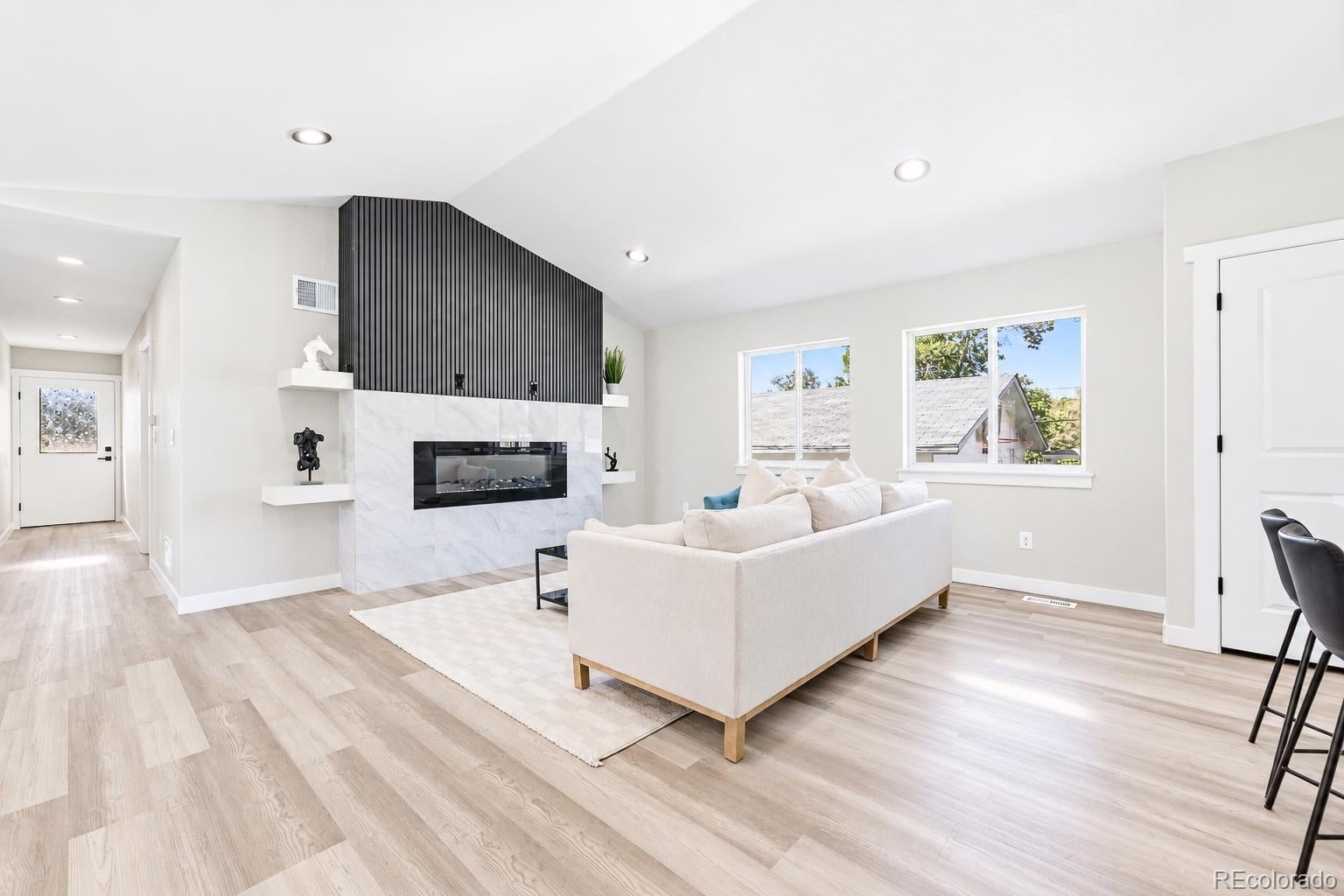 2516 W Hillside Avenue