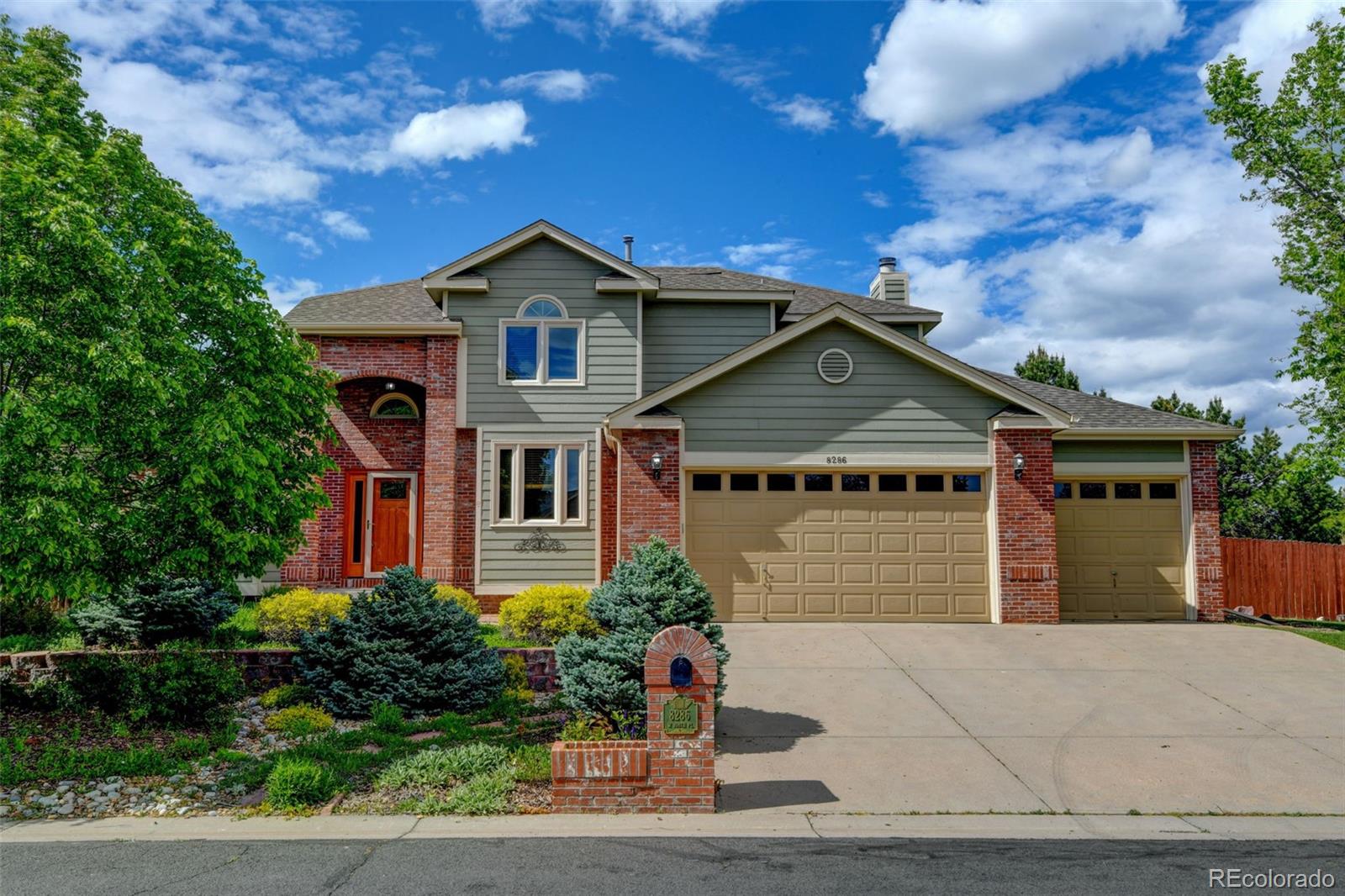 8286 W 108th Place