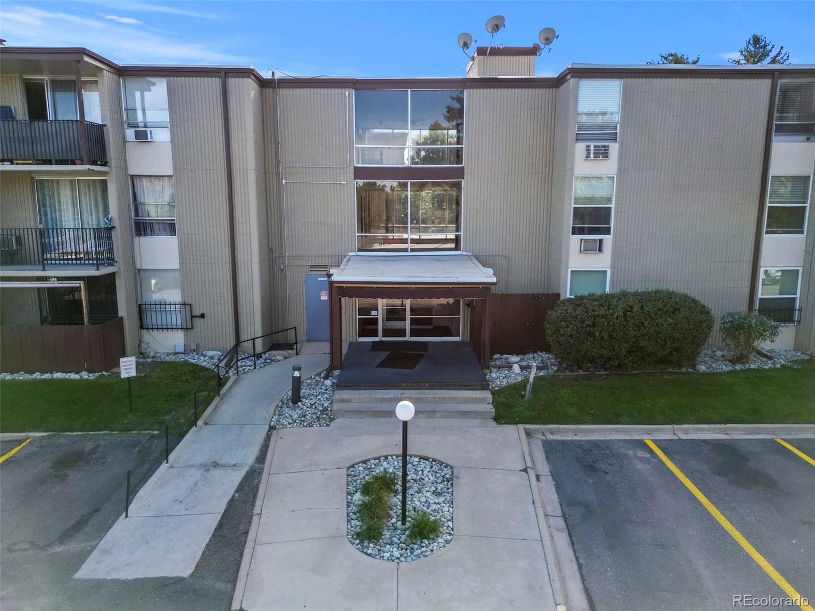 2231 S Vaughn Way 301B