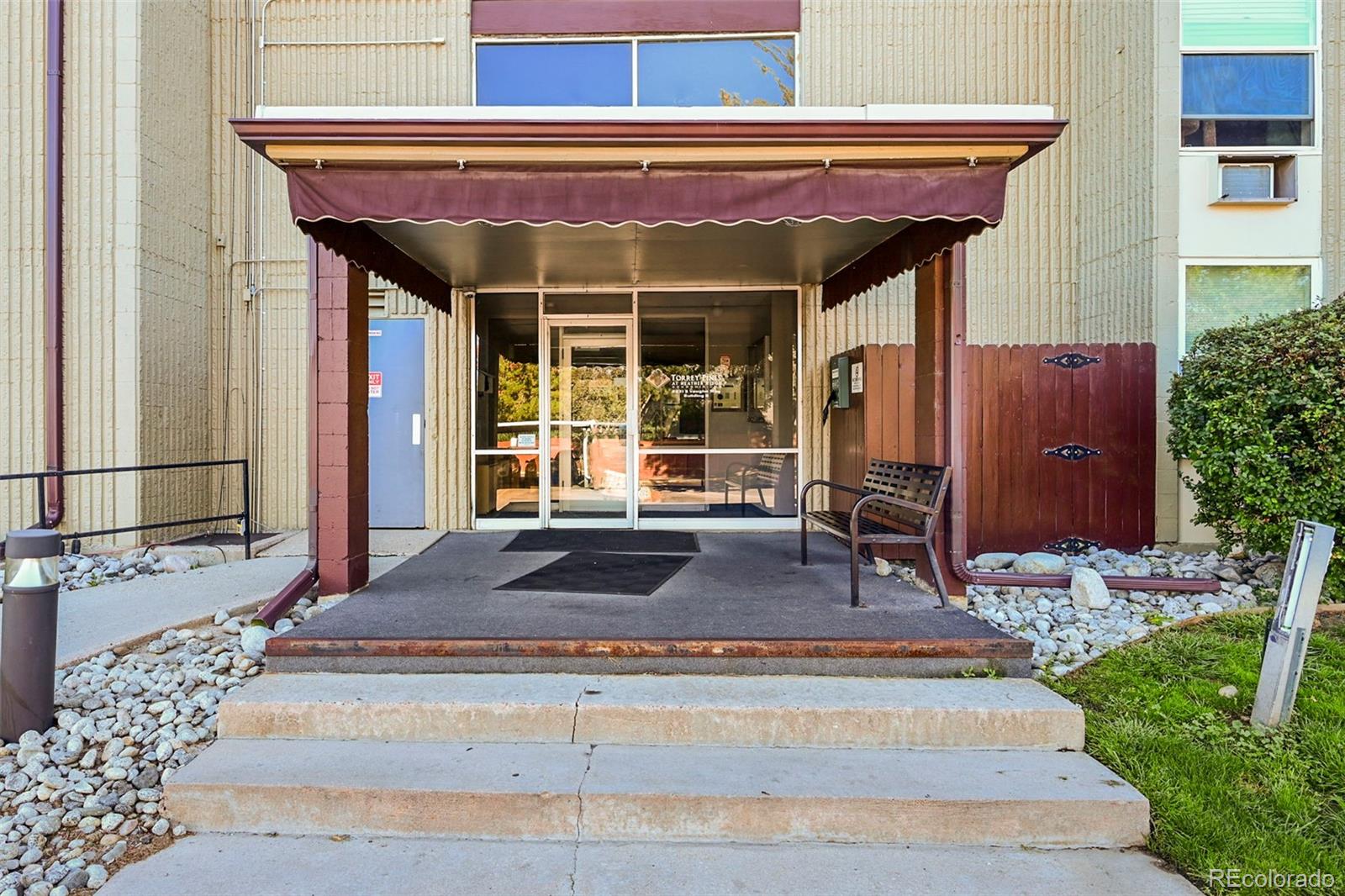 2231 S Vaughn Way 301B