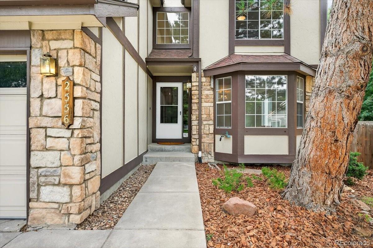2556 W 110th Place