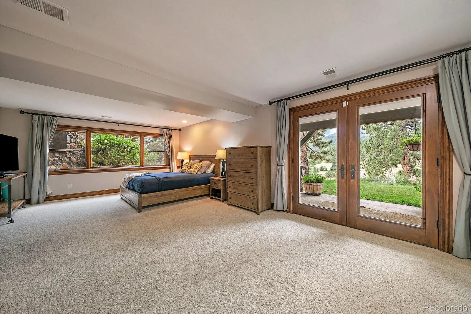 Evergreen, Colorado 80439, United States, 6 Bedrooms Bedrooms, ,5 BathroomsBathrooms,Residential,Coming Soon,194775