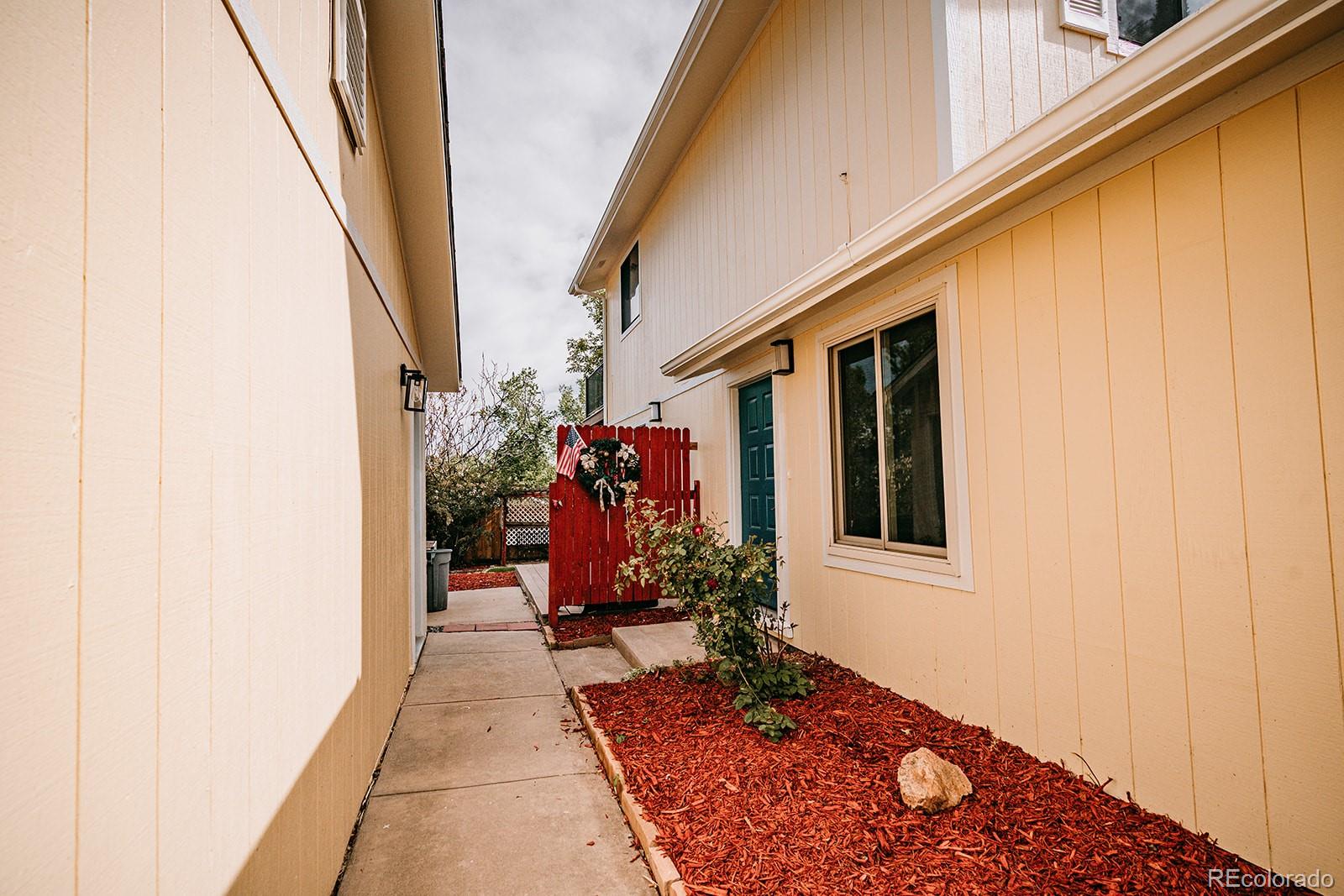 6637 W 95th Place
