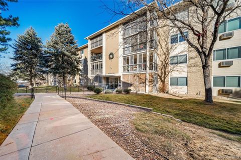 Photo of 3082 S Wheeling Way #205, Aurora, CO 80014 (MLS # 4985714)