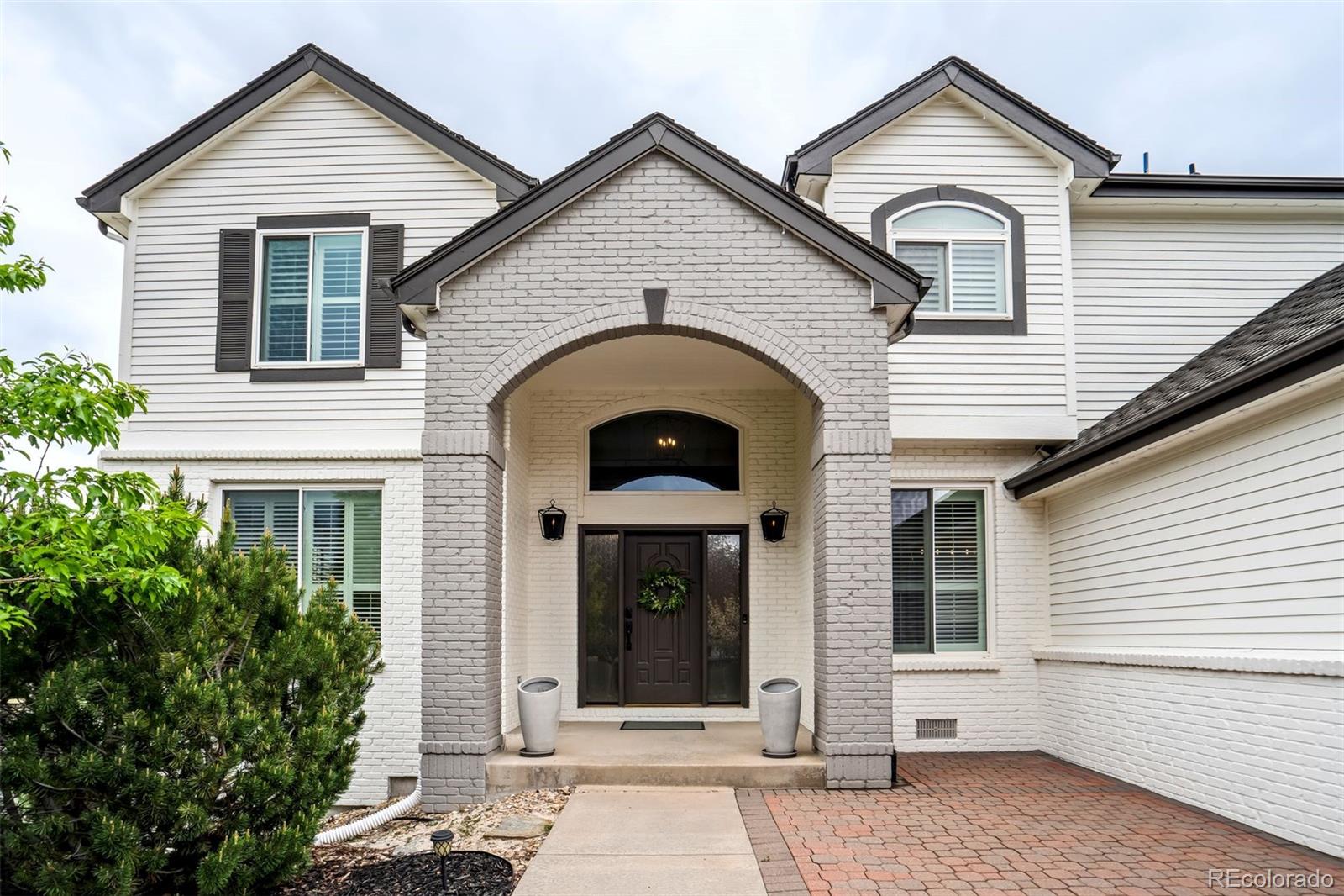 327 Ingleton Court