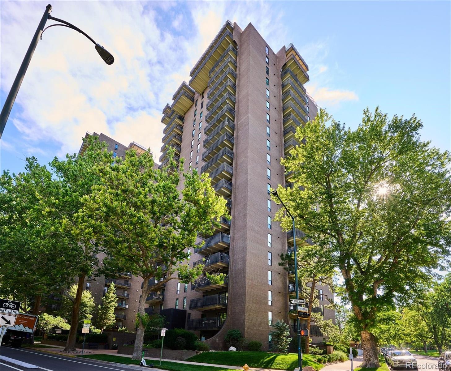480 S Marion Parkway 901