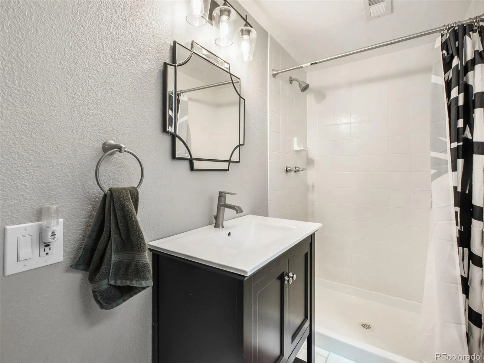 Evergreen, Colorado 80439, United States, 4 Bedrooms Bedrooms, ,3 BathroomsBathrooms,Residential,Active,170082