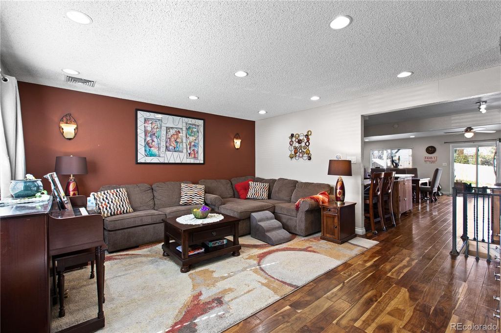 Photo of 9151 W Temple Place, Littleton, CO 80123 (MLS # 6249358)