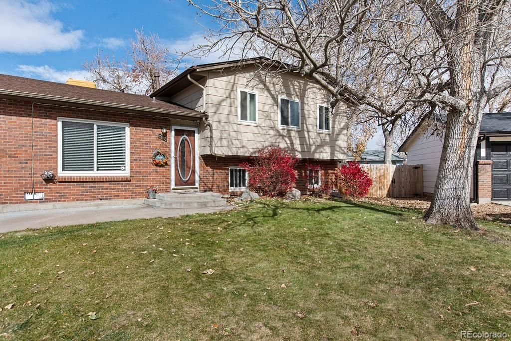 Photo of 9151 W Temple Place, Littleton, CO 80123 (MLS # 6249358)