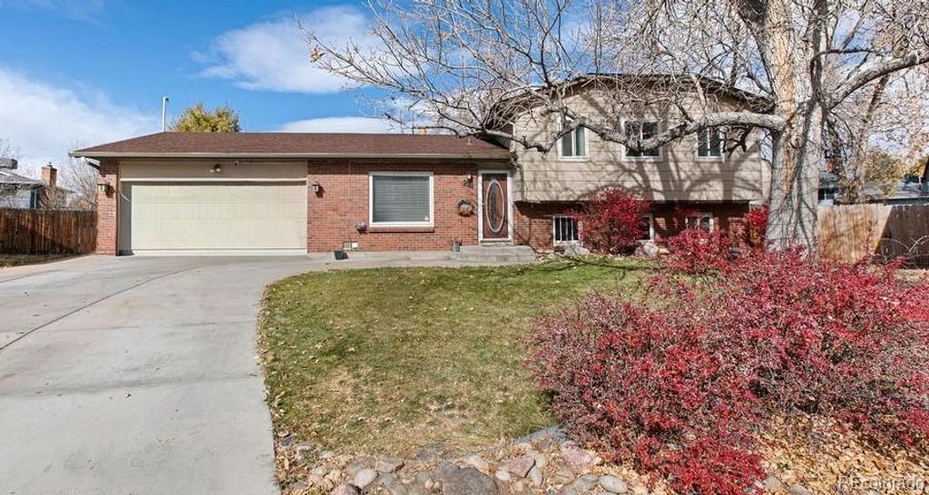 Photo of 9151 W Temple Place, Littleton, CO 80123 (MLS # 6249358)