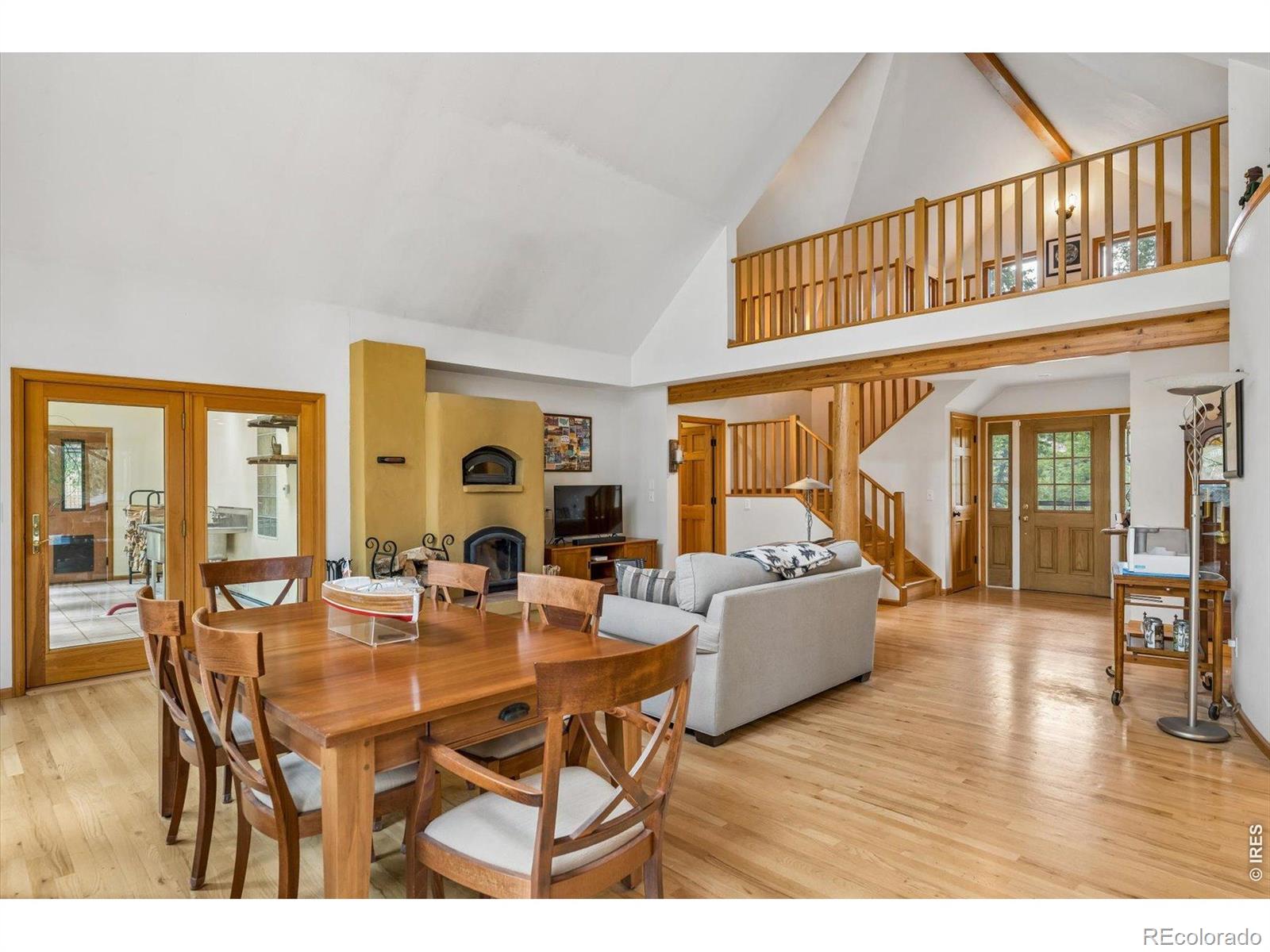 733 Lakeshore Drive