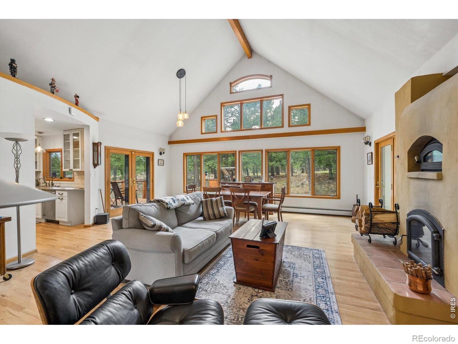 733 Lakeshore Drive