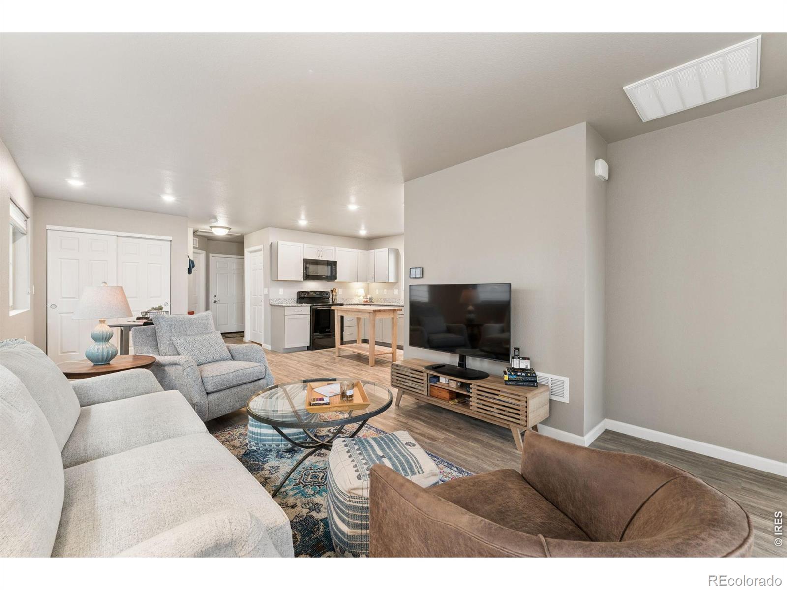 1216 Hummingbird Circle