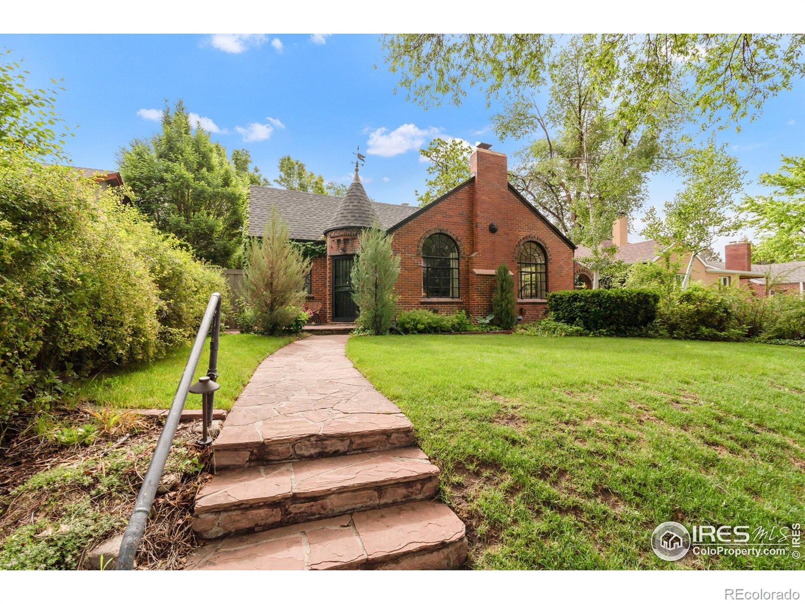 1226 Dexter St