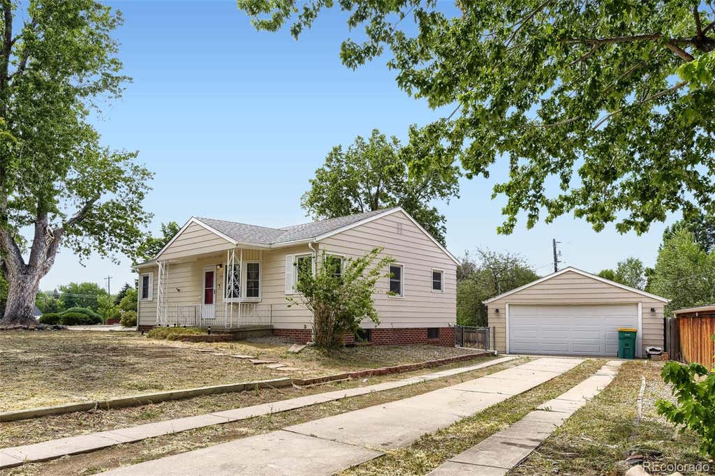 Photo of 1704 W Crestline Avenue, Littleton, CO 80120 (MLS # 6307521)