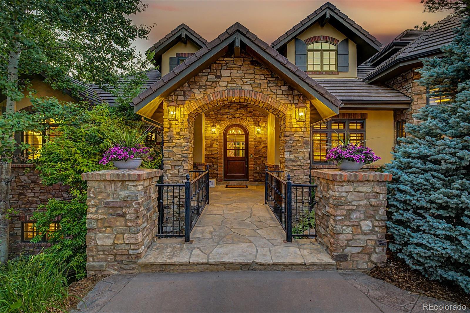2553 Saddleback Court