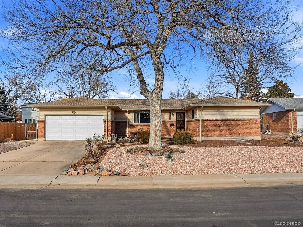 Photo of 9561 W Tennessee Avenue, Lakewood, CO 80226 (MLS # 8389751)