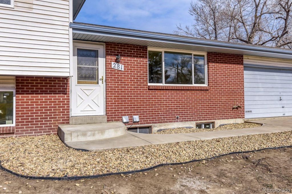 Photo of 281 W Acoma Drive, Littleton, CO 80120 (MLS # 4689368)