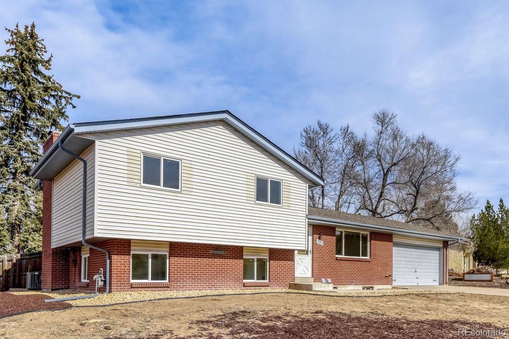 Photo of 281 W Acoma Drive, Littleton, CO 80120 (MLS # 4689368)