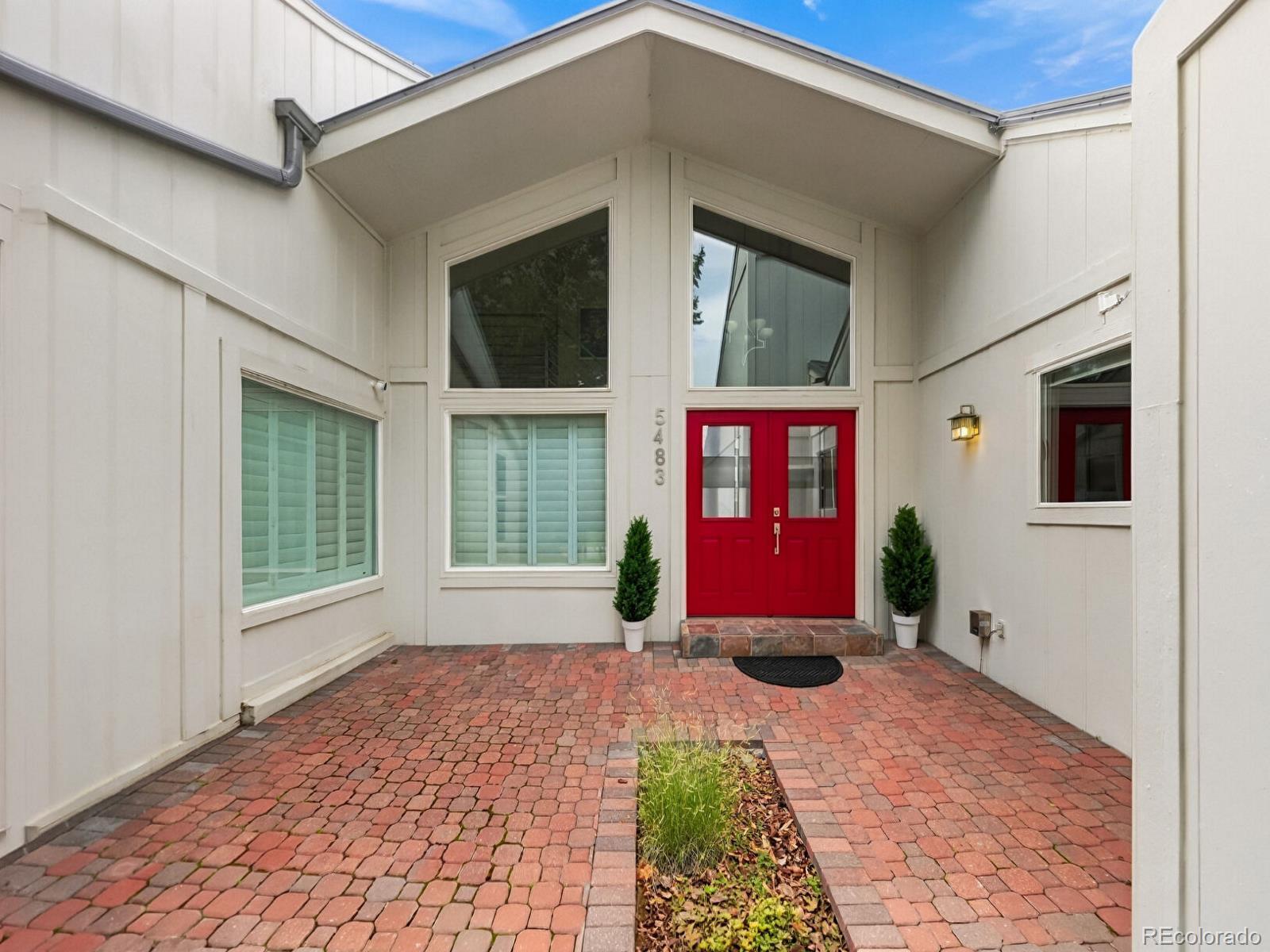 5483 S Chester Court