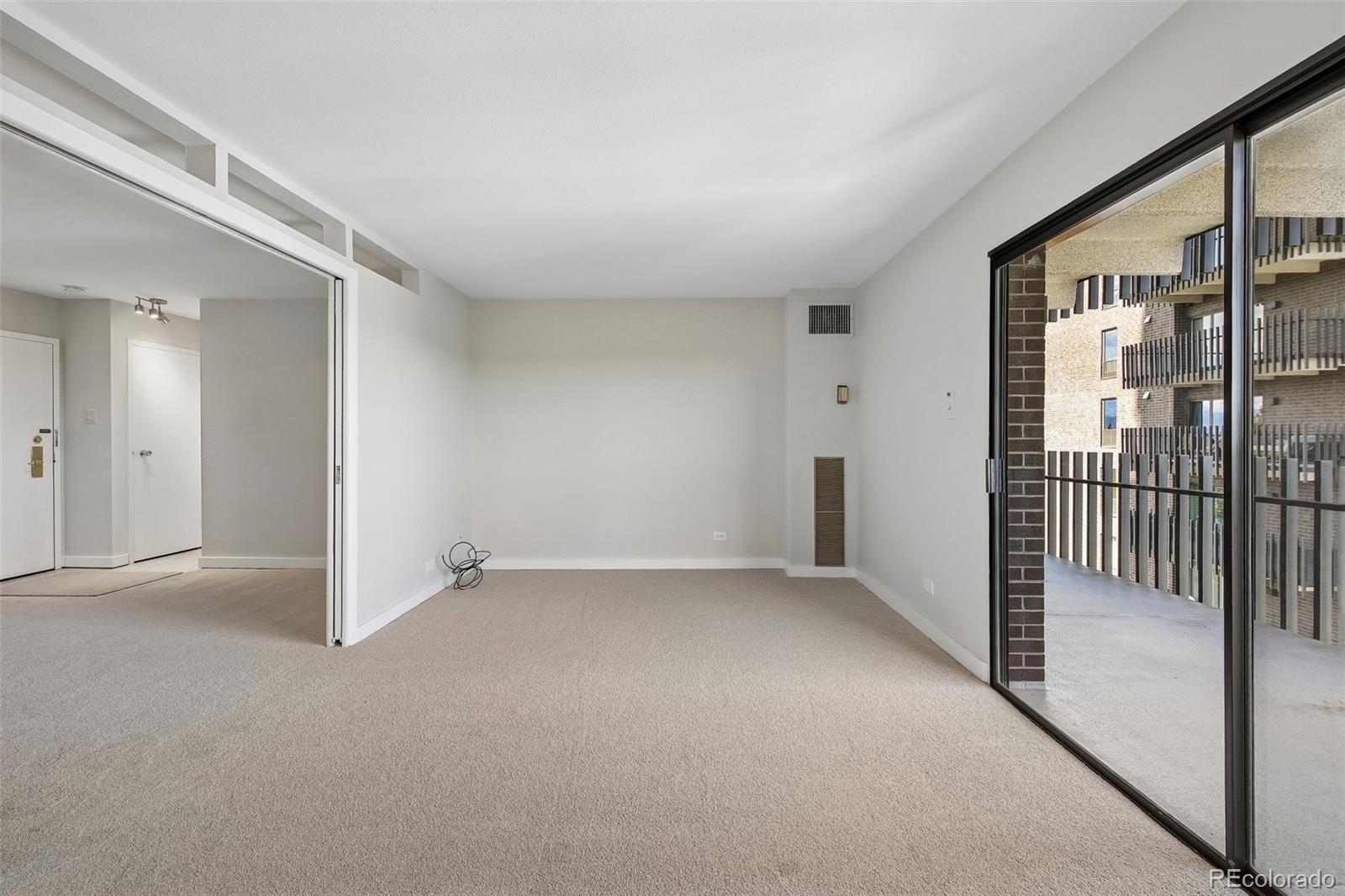 480 S Marion Parkway 902