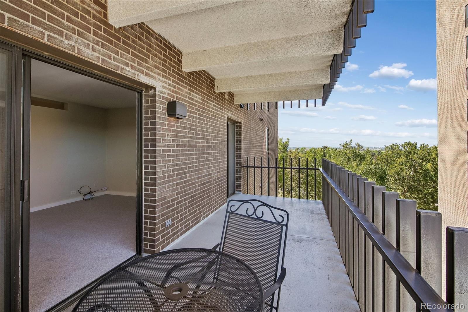 480 S Marion Parkway 902