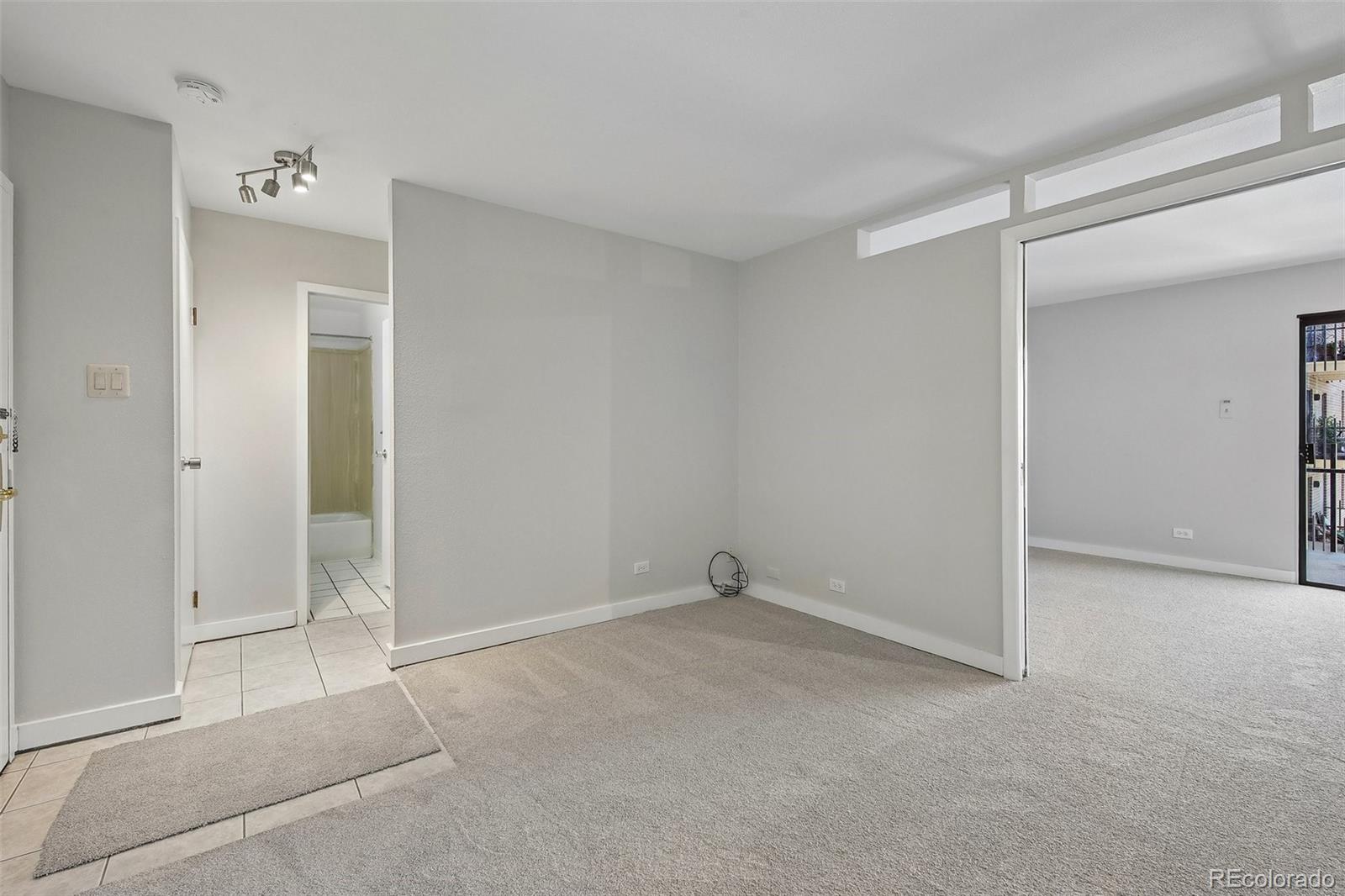 480 S Marion Parkway 902