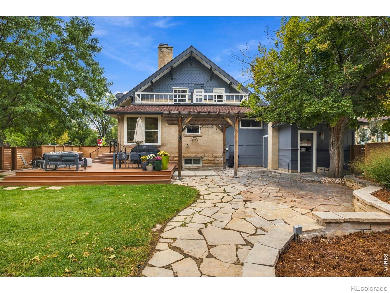 1208 W Mountain Avenue