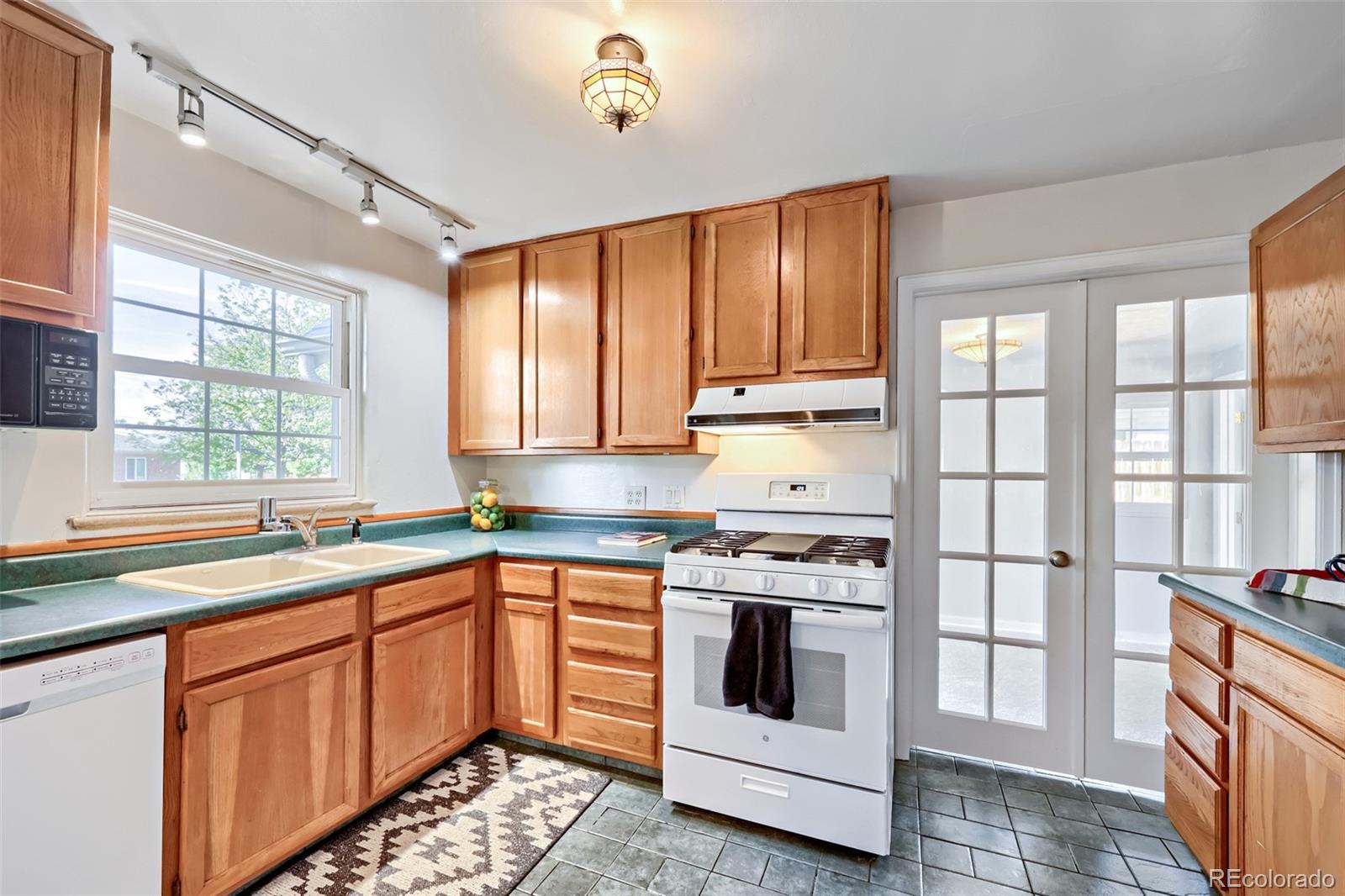 508 S Canosa Court