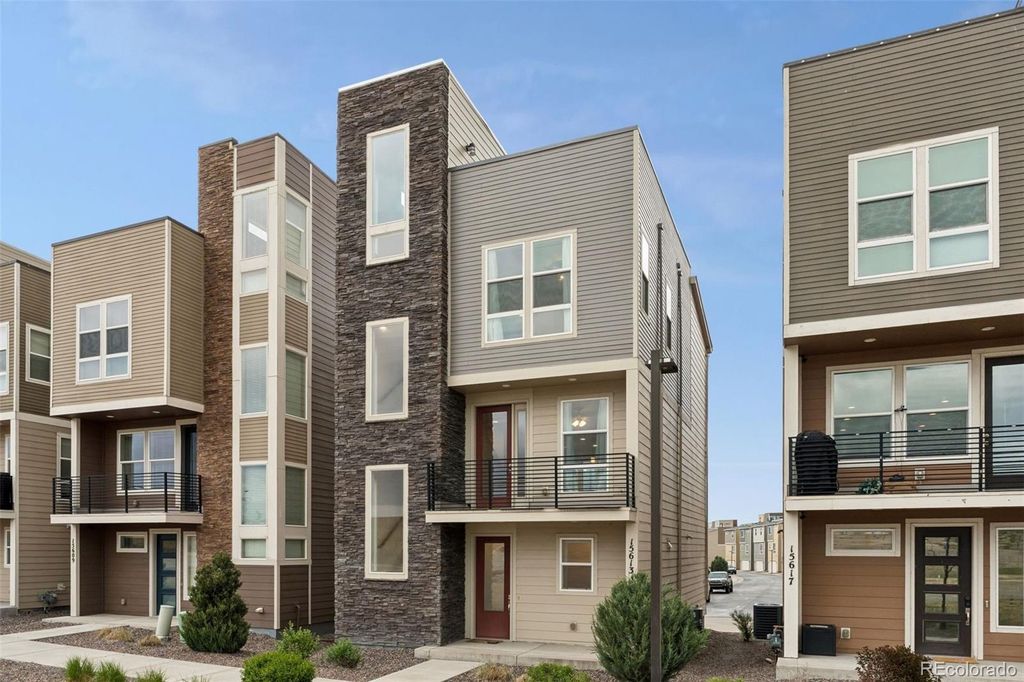 Photo of 15613 E Broncos Place, Englewood, CO 80112 (MLS # 5994275)