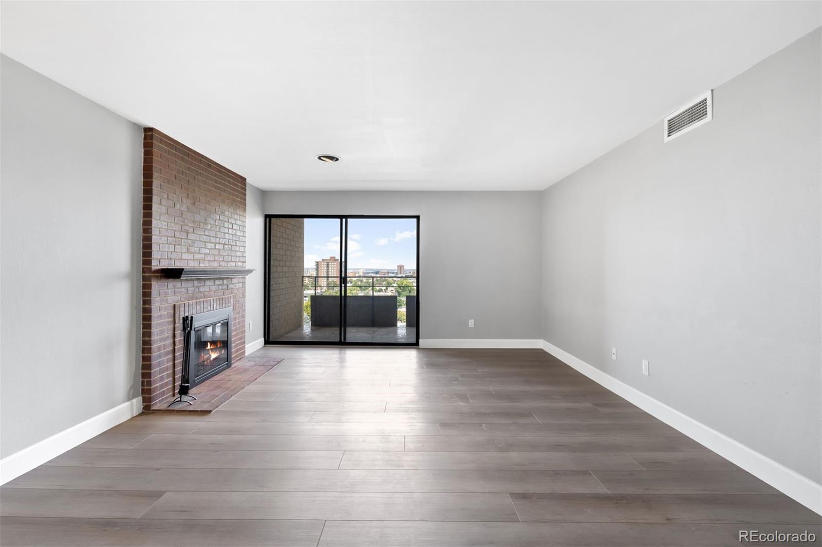 800 N Pearl Street 1211