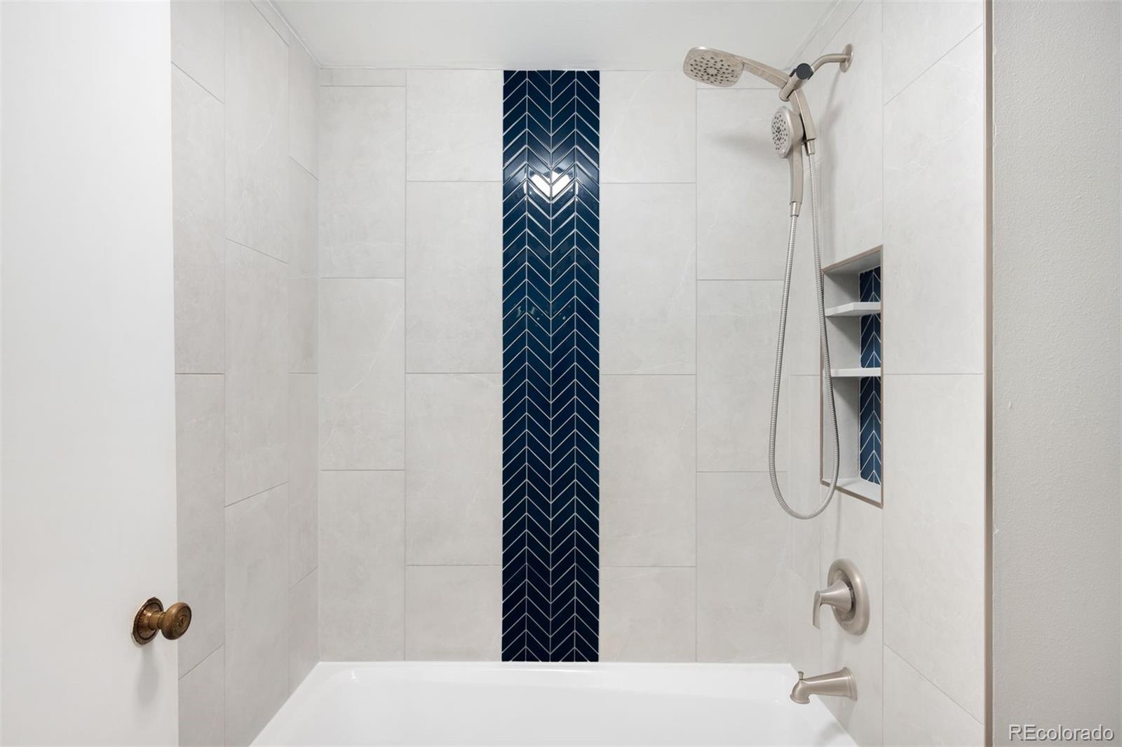 800 N Pearl Street 1211