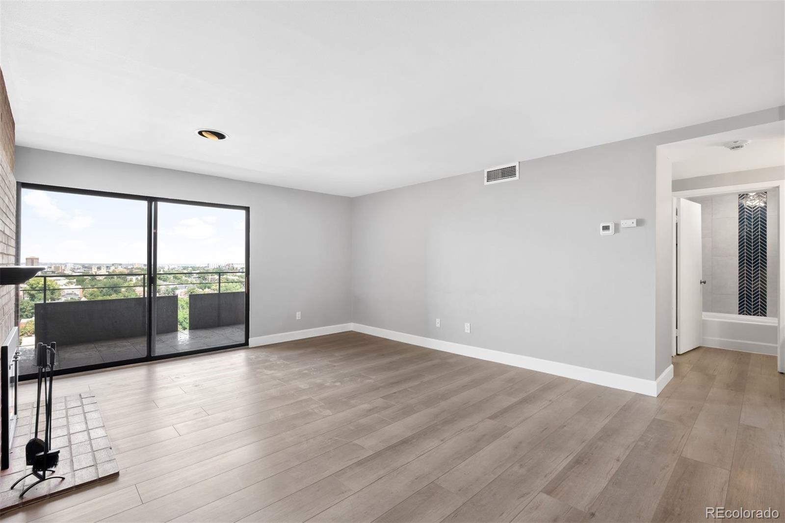 800 N Pearl Street 1211