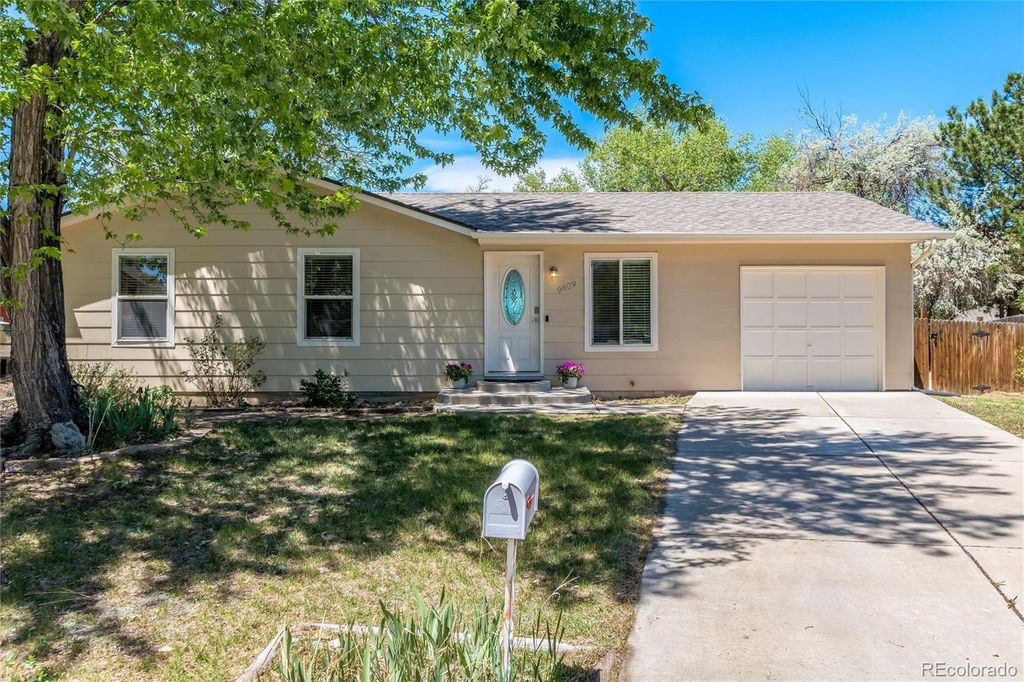 Photo of 9609 W Eureka Place, Lakewood, CO 80227 (MLS # 9087774)