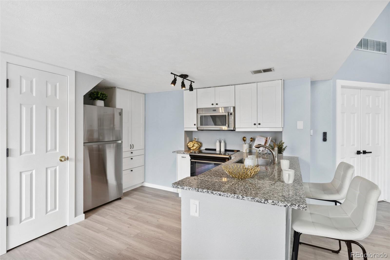 8500 E Jefferson Avenue 16B
