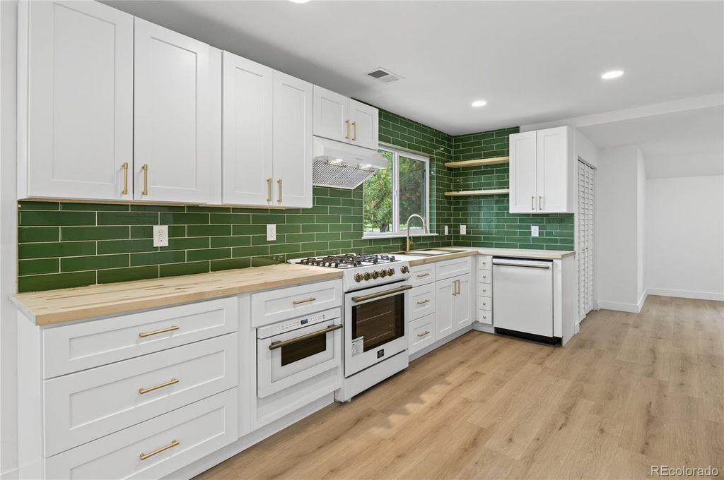 Photo of 3070 Cherry Street, Denver, CO 80207 (MLS # 8811765)
