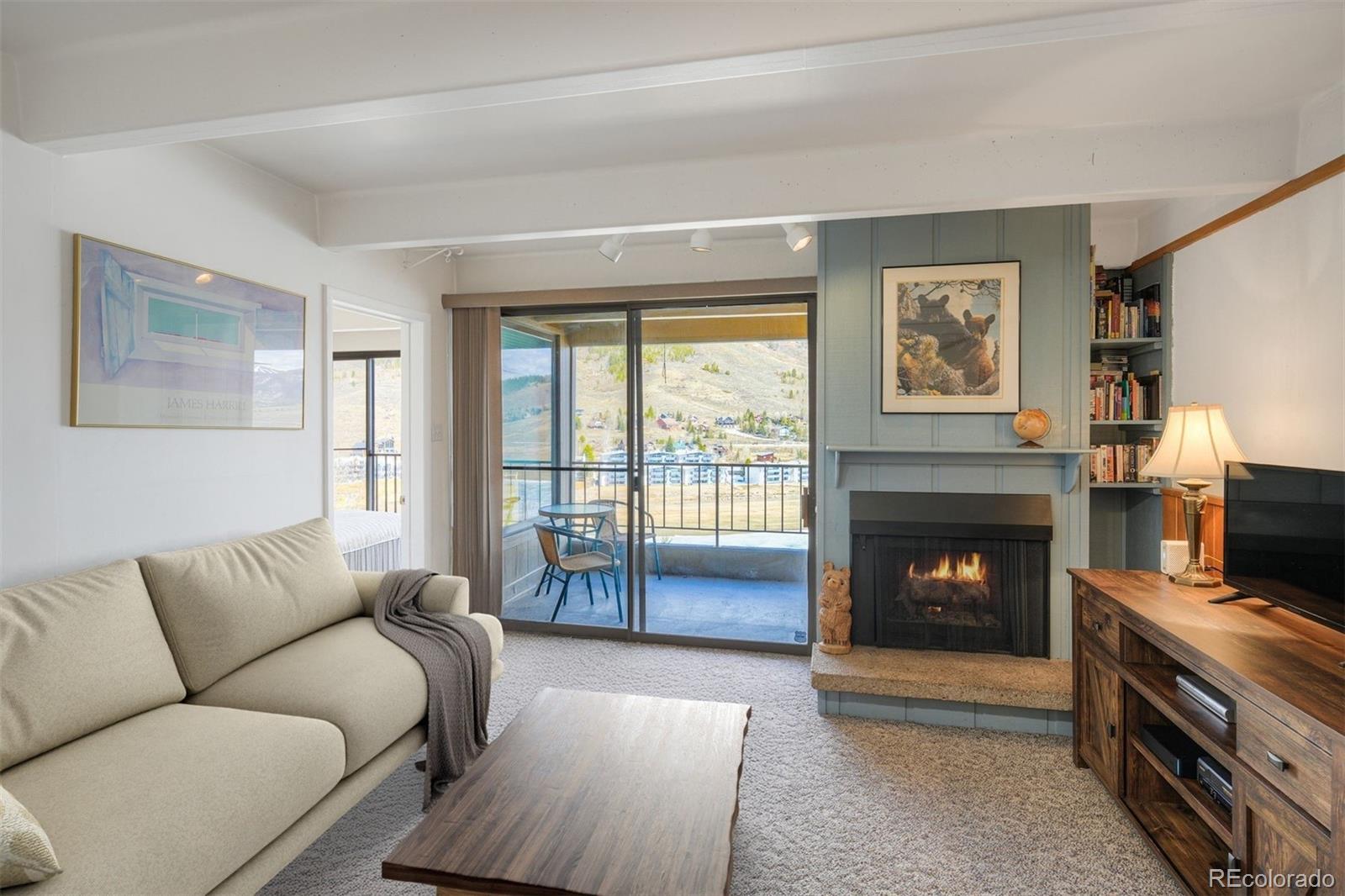 220 E La Bonte Street 307
