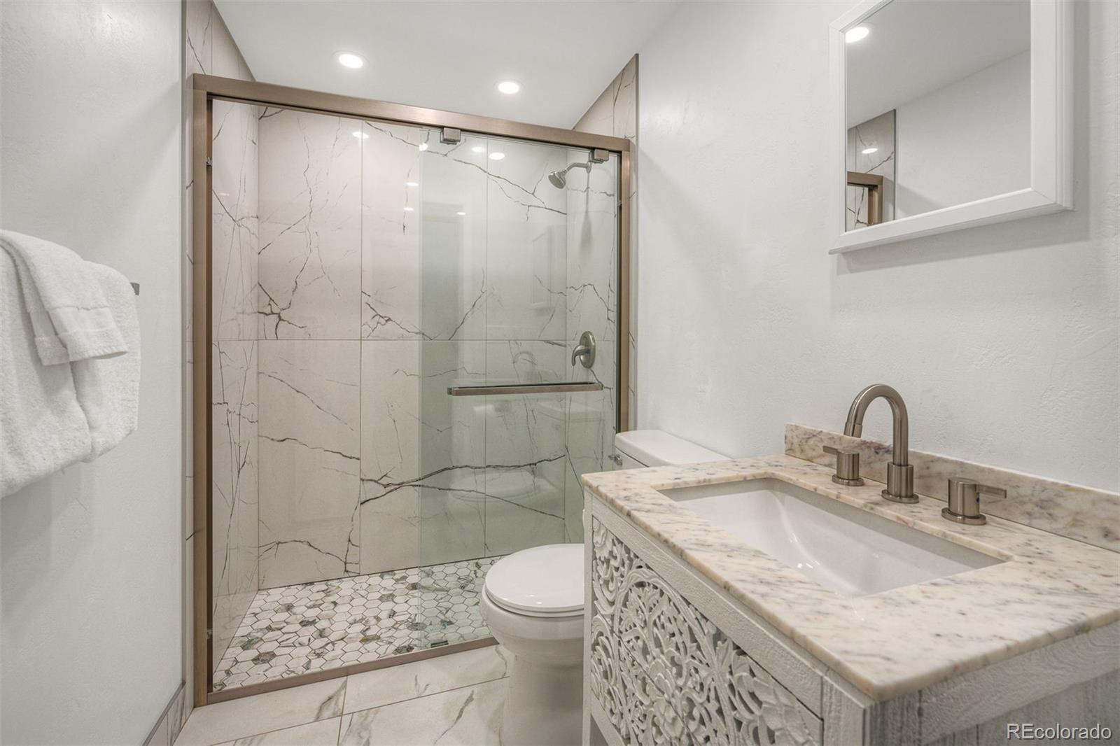 220 E La Bonte Street 307