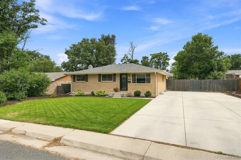 Photo of 3104 W Pimlico Drive, Englewood, CO 80110 (MLS # 3808203)