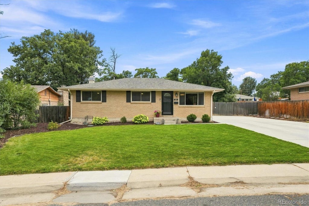 Photo of 3104 W Pimlico Drive, Englewood, CO 80110 (MLS # 3808203)