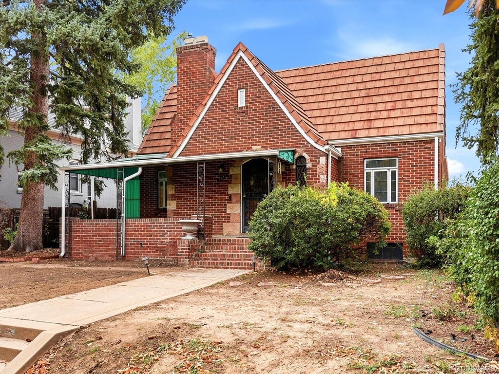 Photo of 2585 Albion Street, Denver, CO 80207 (MLS # 2257635)