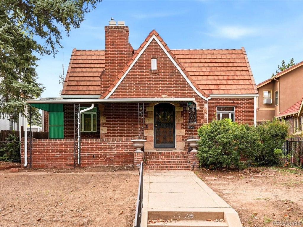 Photo of 2585 Albion Street, Denver, CO 80207 (MLS # 2257635)