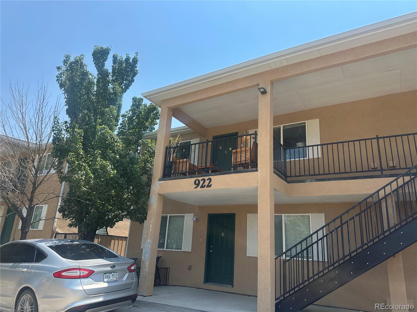 922-928 Village Circle