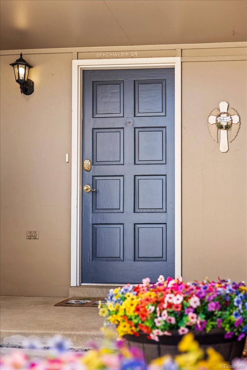 6634 S Buffalo Drive